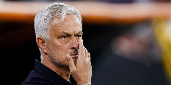 Jose Mourinho sessizliini bozdu