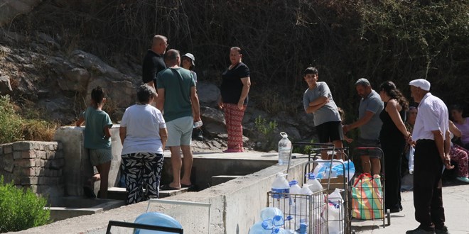 zmir'de su krizi: emelerde kuyruk olutu