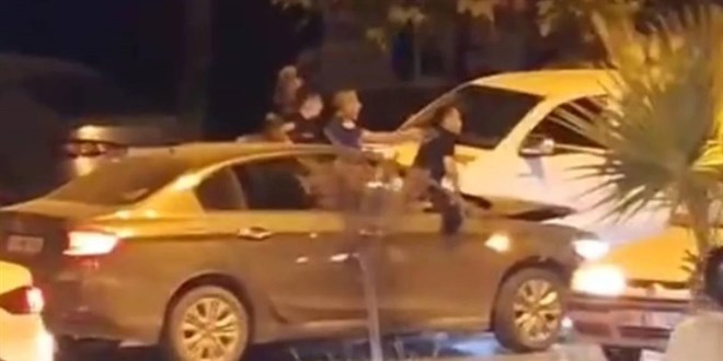 Anne ve babasını dövdü, polisten kaçarken otomobil sürücüsünü rehin aldı!