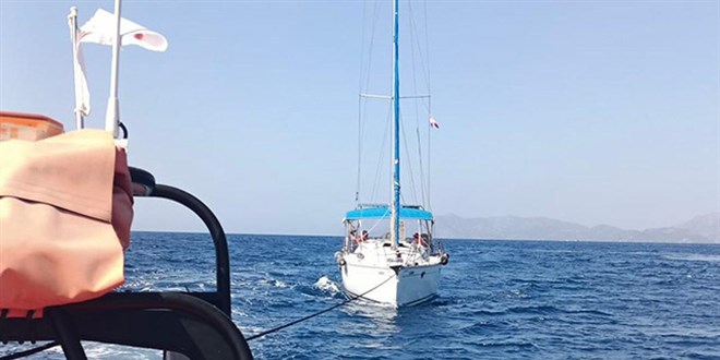Fethiye aklarnda srklenen teknedeki 2 kii kurtarld