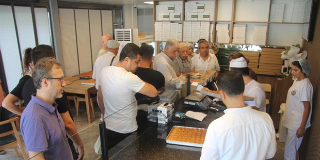 Trkiye'nin tek baklava okulu: renci eliyle uygun fiyatl baklava!