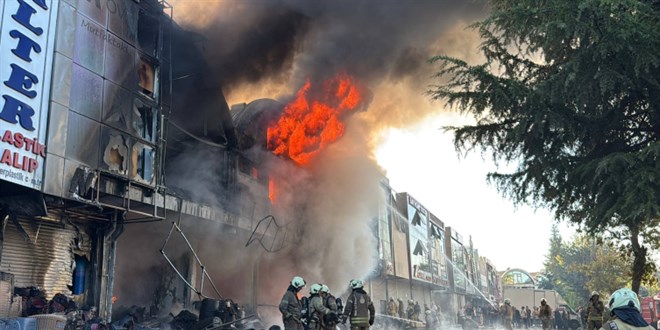 �STO� Ticaret Merkezi'nde d�kkan yang�n�: �ok say�da i� yerine s��rad�