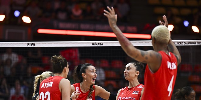 A Milli Kad�n Voleybol Tak�m�, D�nya �ampiyonas�'nda ilk kez yar� finalde
