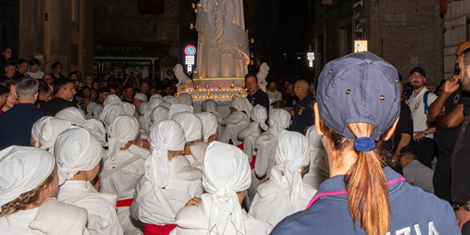 �talya'da iki T�rk, festivalde sald�r� ger�ekle�tirece�i ��phesiyle tutukland�