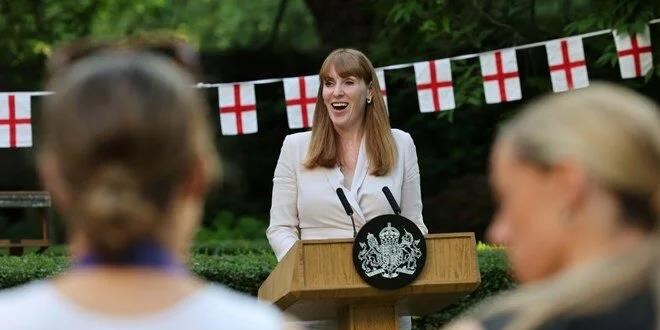 Ba�bakan yard�mc�s� eksik ev vergisi nedeniyle istifa etti