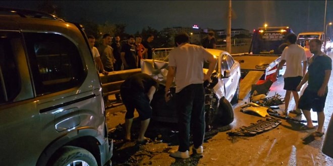 Sancaktepe'de 8 aralk zincirleme trafik kazas