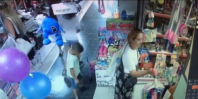 ald 700 TL'lik oyunca ocuuna verdi: 10 TL'lik de alveri yapt