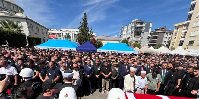 İzmir şehitleri son yolculuklarına uğurlandı