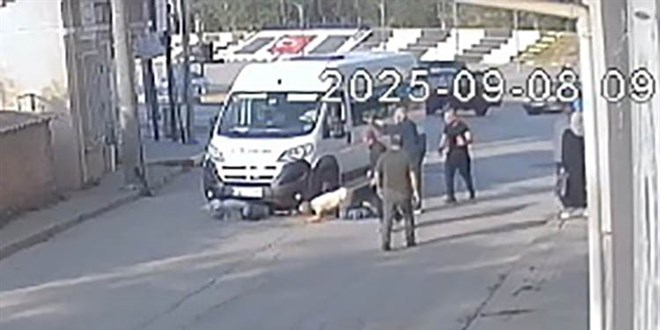 Okul yolunda feci kaza: Anne ve o�lu i��i servisinin alt�nda kald�