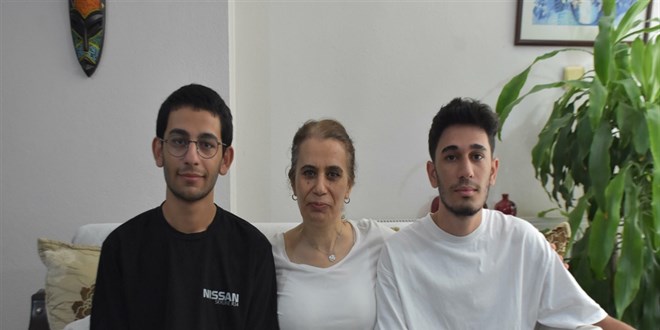 Kardeş dayanışması başarı getirdi: Aynı üniversite, aynı bölüm