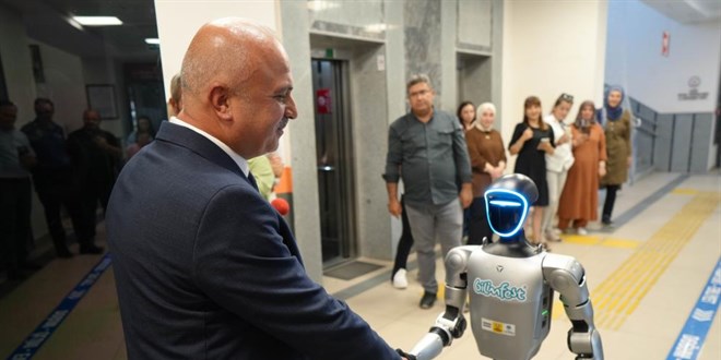 Türkiye'de bir ilk: İnsansı robot nüfusa kaydettirildi