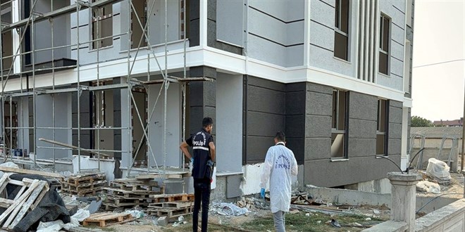 İnşaatta boya yapan işçi, 4'üncü kattan düşüp öldü