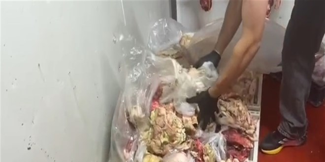 Kfte tesislerinde skandal: 11 ton salksz rn ele geirildi
