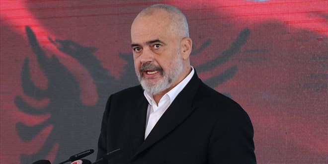 Dnyada ilk! Arnavutluk'ta yapay zeka bakan