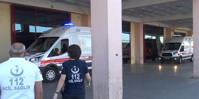 Diyarbak�r'da baba o�ul doktoru darbetti: 2 g�zalt�