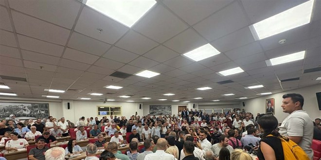 Aydn Bykehir Meclisi toplantsnda gerginlik: Salona polis girdi