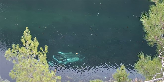 Samsun'da nehre d��en otomobildeki kad�n ve �ocu�u �ld�