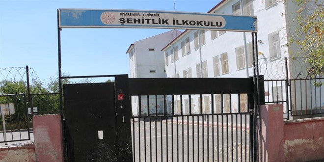 Okul ağır hasarlı çıktı, öğrenciler başka okula nakledildi