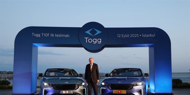 Cumhurbaşkanı Erdoğan, yeni TOGG TF10 ile deneme sürüşü yaptı