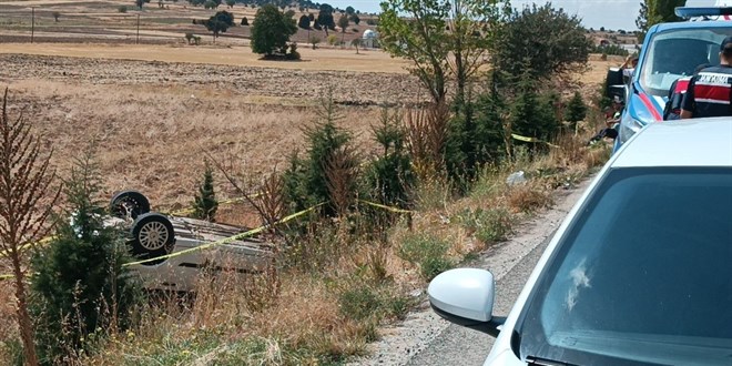 Ktahya'da jandarma takla atan otomobilin altnda kald: 1 ehit