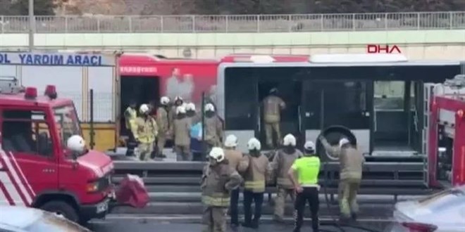 Bayrampaşa'da metrobüs yandı!