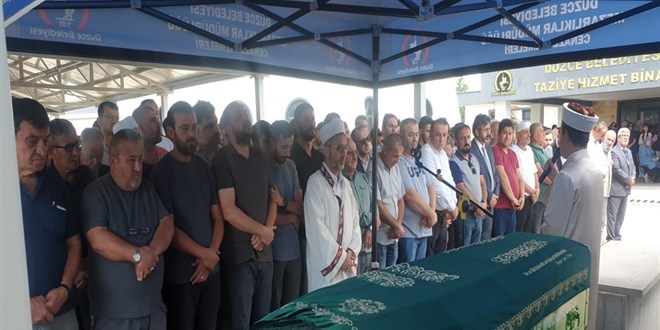 Başına geçirdiği balon nedeniyle nefessiz kalan Muhammed Ali'ye veda