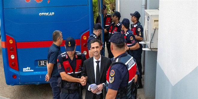 Gelendost Belediyesi'nde 'rvet' ve 'zimmet' davasnda 1 tahliye