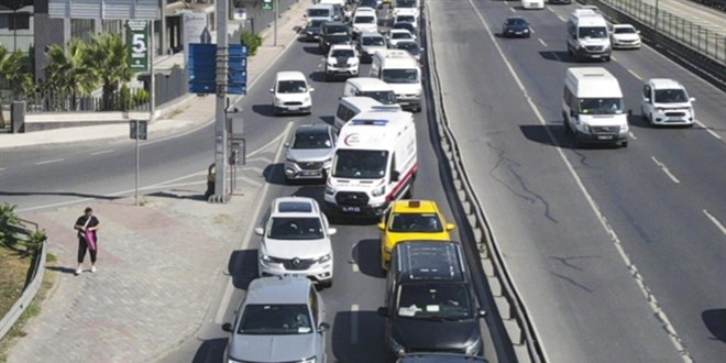 stanbul'da 'Ltfen Ambulansa Yol Ver' Anonsu Radyoda