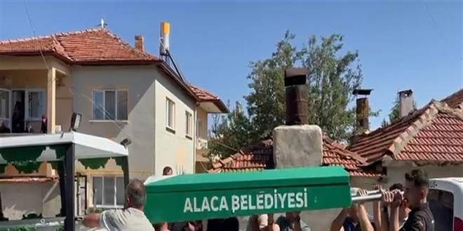 2'nci kattaki balkondan 1'inci katın balkonuna düşüp öldü