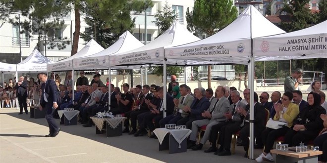 Öğrencilere kötü örnek olan tören krizi: Başkan eleştirdi, vali cevap verdi