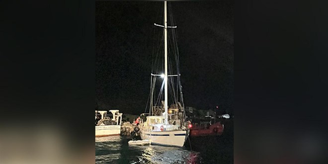 �anakkale Bo�az�'nda s�r�klenen teknedeki 1 ki�i kurtar�ld�