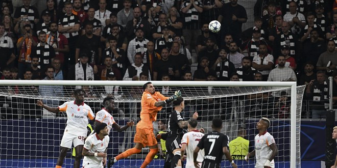 Galatasaray, UEFA ampiyonlar Ligi'ne farkl yenilgi ile balad