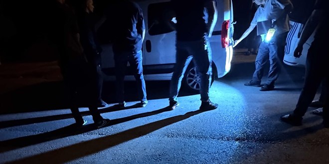 Komşu dehşeti! Baba öldü, 14 yaşındaki kızı yaralandı