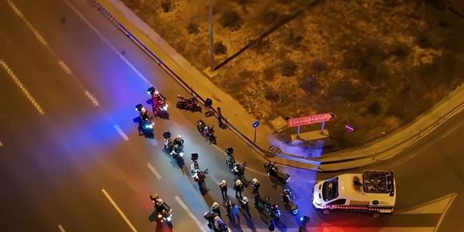 İstanbul'da trafik güvenliğini tehlikeye atan 17 motosiklet sürücüsü yakalandı