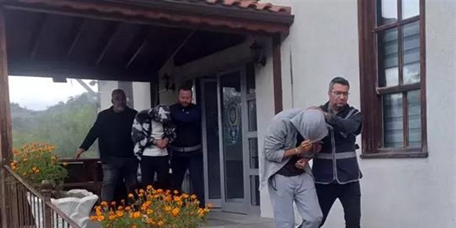 Bek�iye husumetleri nedeniyle tarihi kona�� kundaklad�lar: 2 tutuklama