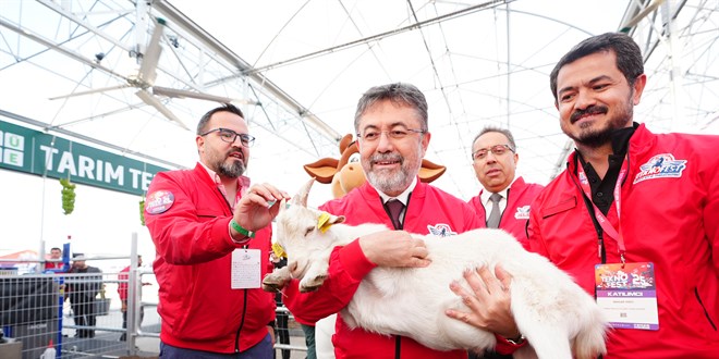 TEKNOFEST'i ziyaret eden Bakan Yumaklı: Tarım, teknolojiyle buluşmalı