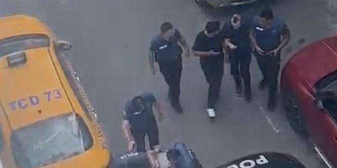 İstanbul'da eski eşinin evine bıçakla geldi: Polisten kaçamadı