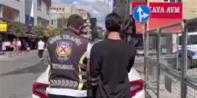 Makas atıp sürücülere hakaret etti: Trafik magandası polisten kaçamadı