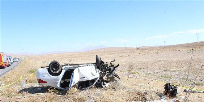 Konya'da devrilen otomobildeki 3 kişi hayatını kaybetti