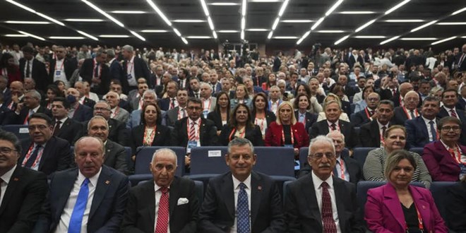 CHP'nin 22. Olağanüstü Kurultayı'nda PM ve YDK listeleri belli oldu