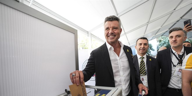 Fenerbahe'de 34. Bakan Sadettin Saran