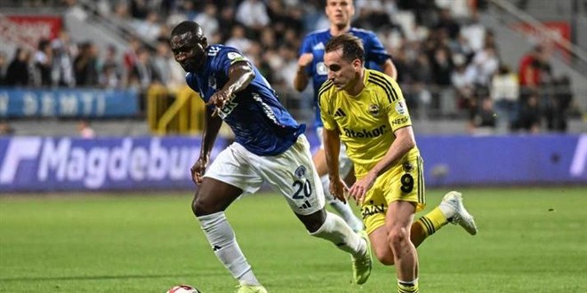 Kasmpaa 10 kiiyle Fenerbahe'ye direndi