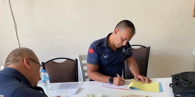 Dilencinin yarım saatte topladığı para zabıtaları şaşkına çevirdi