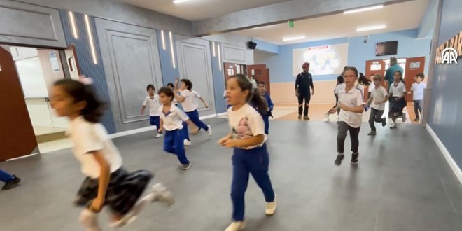 stanbul'da tsunami tatbikat: Sirenler ald, okuldan ktlar