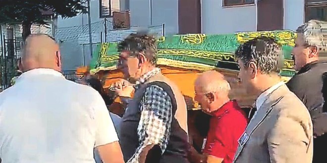 Grev yapt okula bu kez tabut ierisinde getirildi