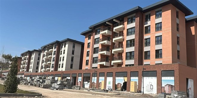 Depremin simgesi Ebrar Sitesi'nde yeni hayat balad