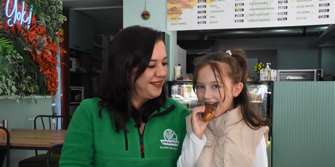 K�z� i�in mutfa�a girdi, a�t��� restoran ve markette gl�tensiz lezzetler tatt�r�yor