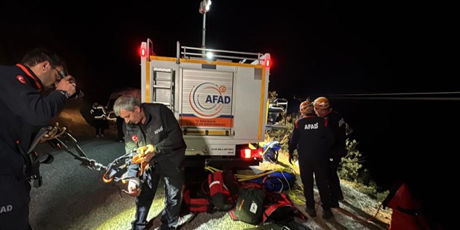 Sivas'ta uçuruma yuvarlanan otomobildeki 4 kişi öldü