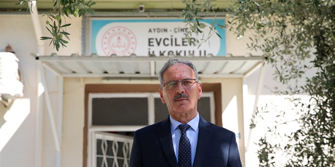 Okul müdürü, görev yaptığı okulu yeniden inşa ettirecek