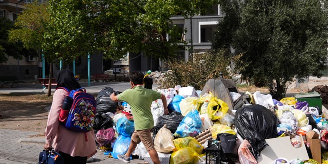 İzmir'de işçi eylemleri bitti ama çöp çilesi bitmedi